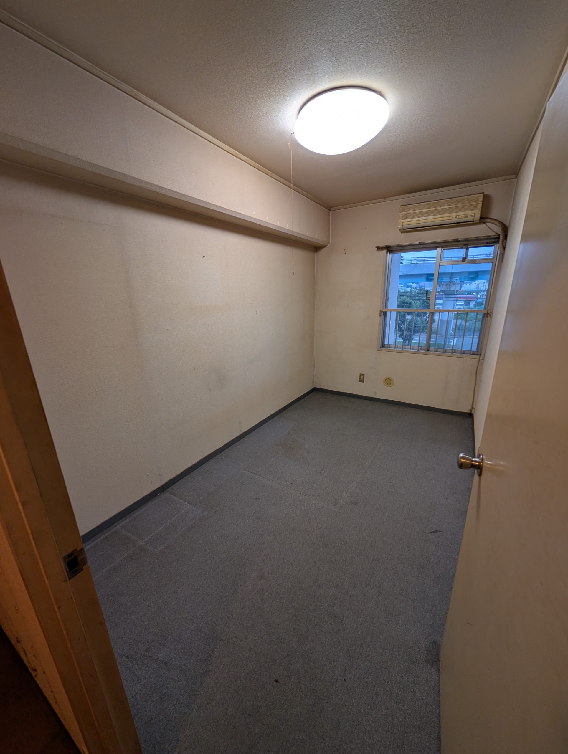 Apartment for sale in Port Island Kobe - Amazing Realty - bedroom with airconditioner
