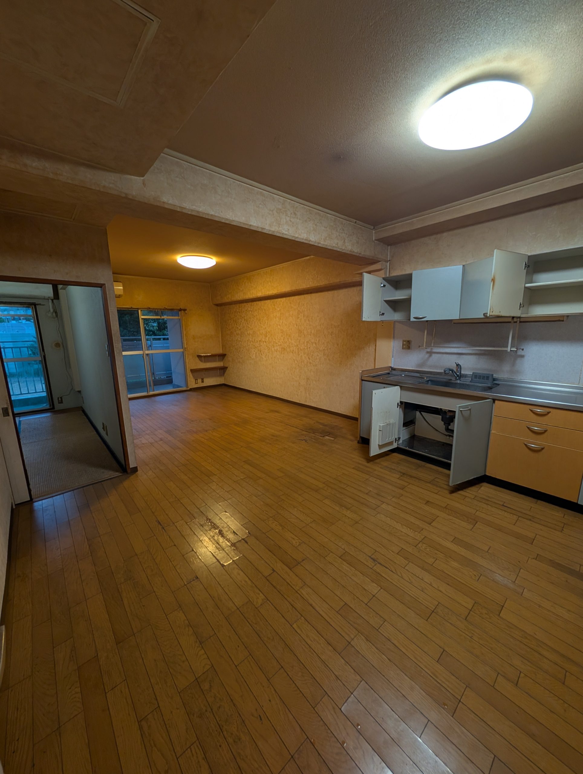 Apartment for sale in Port Island Kobe – Amazing Realty – Living Room Dining Kitchen 2 Apartment for sale in Port Island Kobe - Amazing Realty - Living Room Dining Kitchen 2